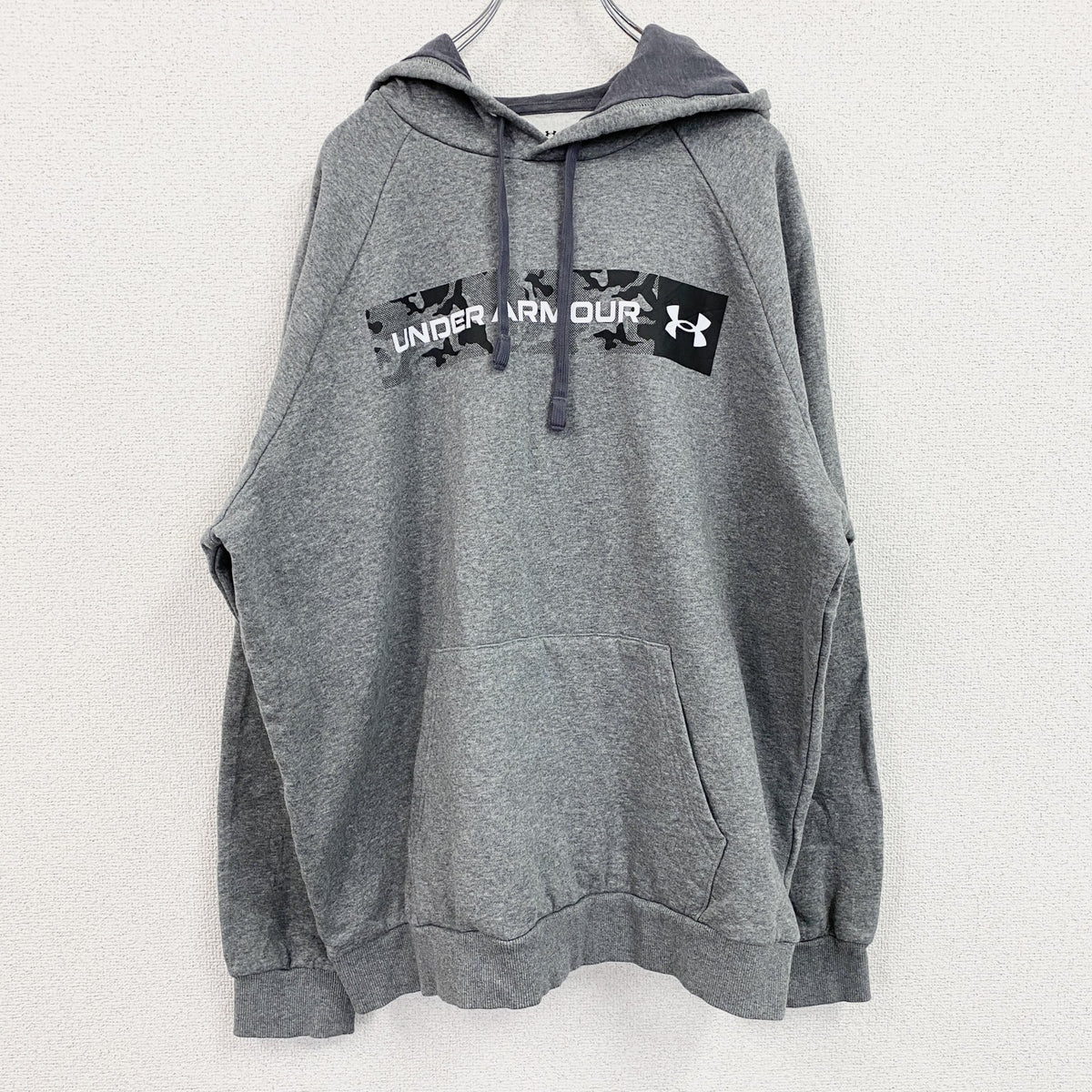 UNDER ARMOUR　アンダーアーマー　スウェットパーカー/フーディー　灰色　グレー　XLサイズ　古着