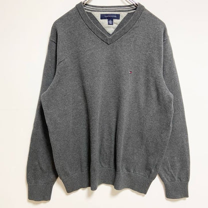 古着 used　TOMMYHILFIGER　トミーヒルフィガー　長袖Vネック薄手ニット　セーター　ワンポイント刺繡　Mサイズ