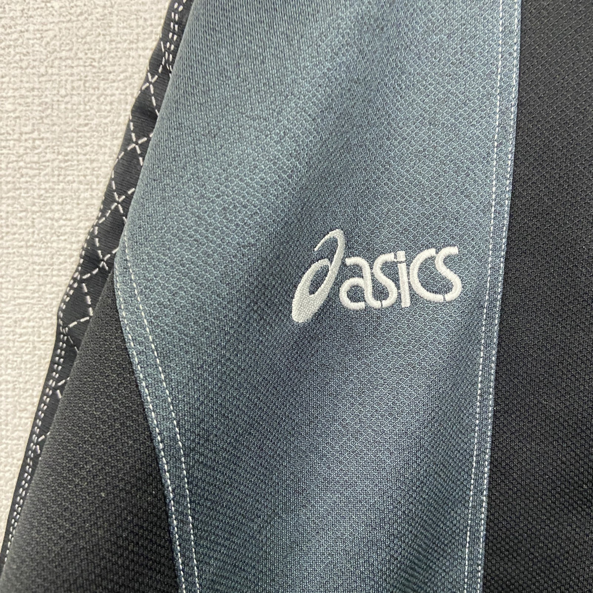 90s　asics　アシックス　トラックジャケット/ジャージ　ヴィンテージ　バイカラー　黒　ブラック　ネイビー　紺　Mサイズ　古着