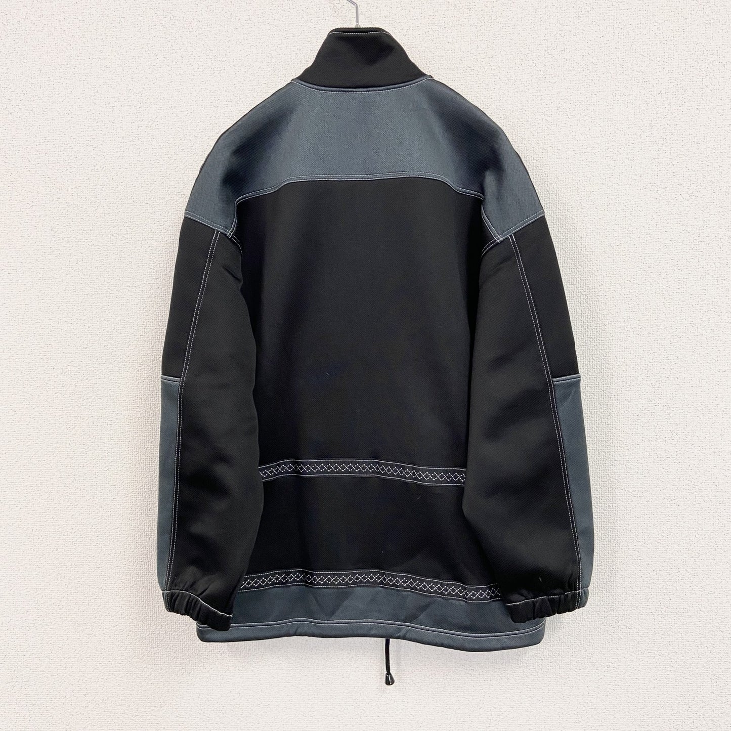 asics　アシックス　トラックジャケット/ジャージ　バイカラー　黒　灰色　ブラック　グレー　Mサイズ