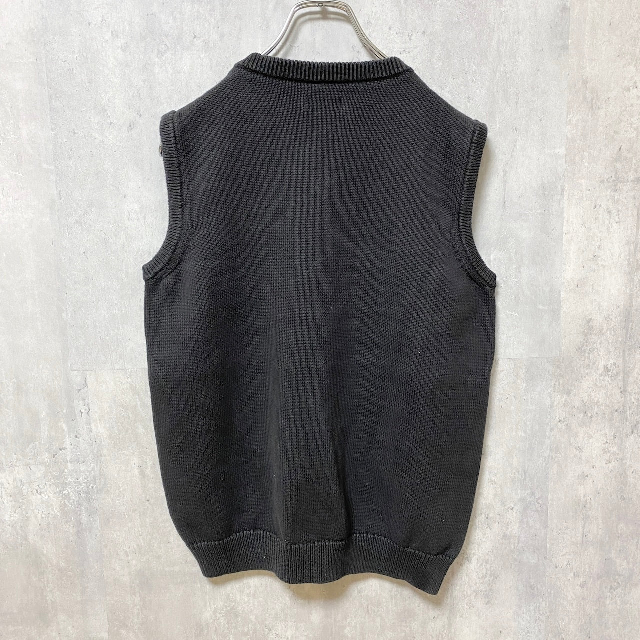 CHAPS　チャップス　ワンポイント刺繍ニットベスト　Vネック　黒　ブラック　シンプル　ノームコア　古着