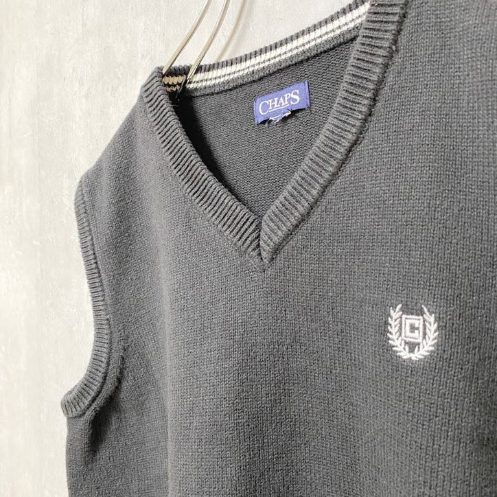 CHAPS　チャップス　ワンポイント刺繍ニットベスト　Vネック　黒　ブラック　シンプル　ノームコア　古着