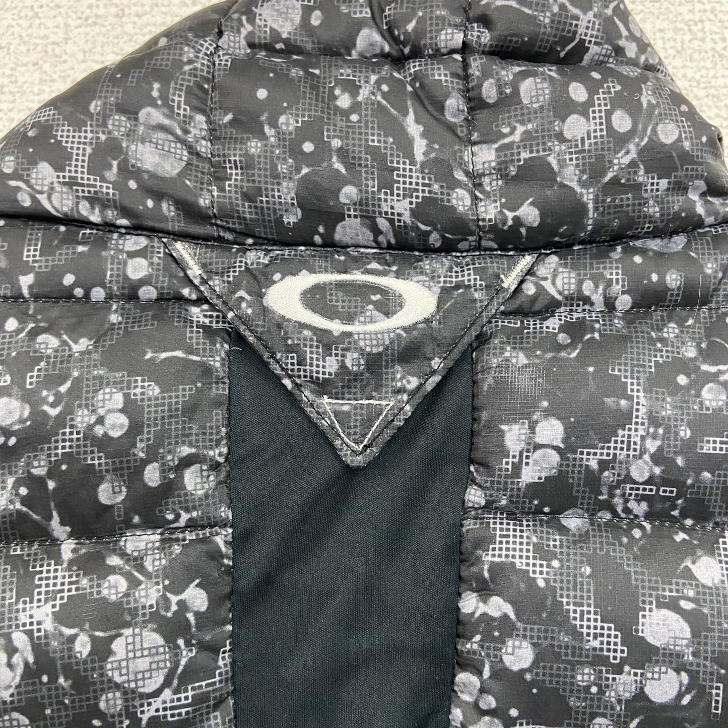 OAKLEY　オークリー　ダウンフェザージャケット/ダウンベスト　ダウン90%　黒　ブラック　XLサイズ