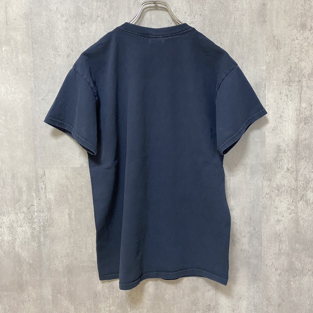 GILDAN　ギルダン　半袖プリントTシャツ　クルーネック　ネイビー　紺　レトロデザイン　Mサイズ　古着
