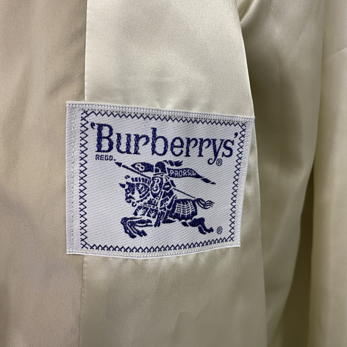 Burberrys　バーバリー　フルジップ中綿ジャケット　ノバチェック　ラグランスリーブ　ハの字ポケット　刺繍ロゴ　ベージュ　古着