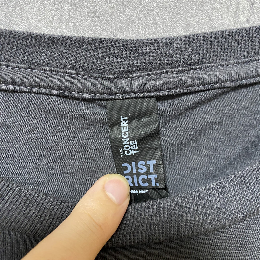 THE CONCERT TEE　半袖プリントTシャツ　クルーネック　チャコールグレー　レトロデザイン　Lサイズ　　　古着