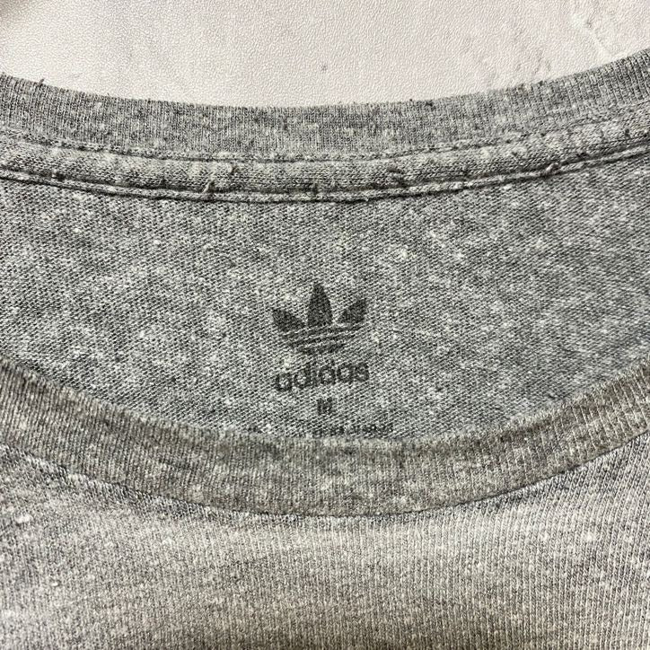 古着 used　adidas　アディダス　半袖プリントTシャツ　クルーネック　グリズリーズ　バスケ　熊　グレー　Mサイズ