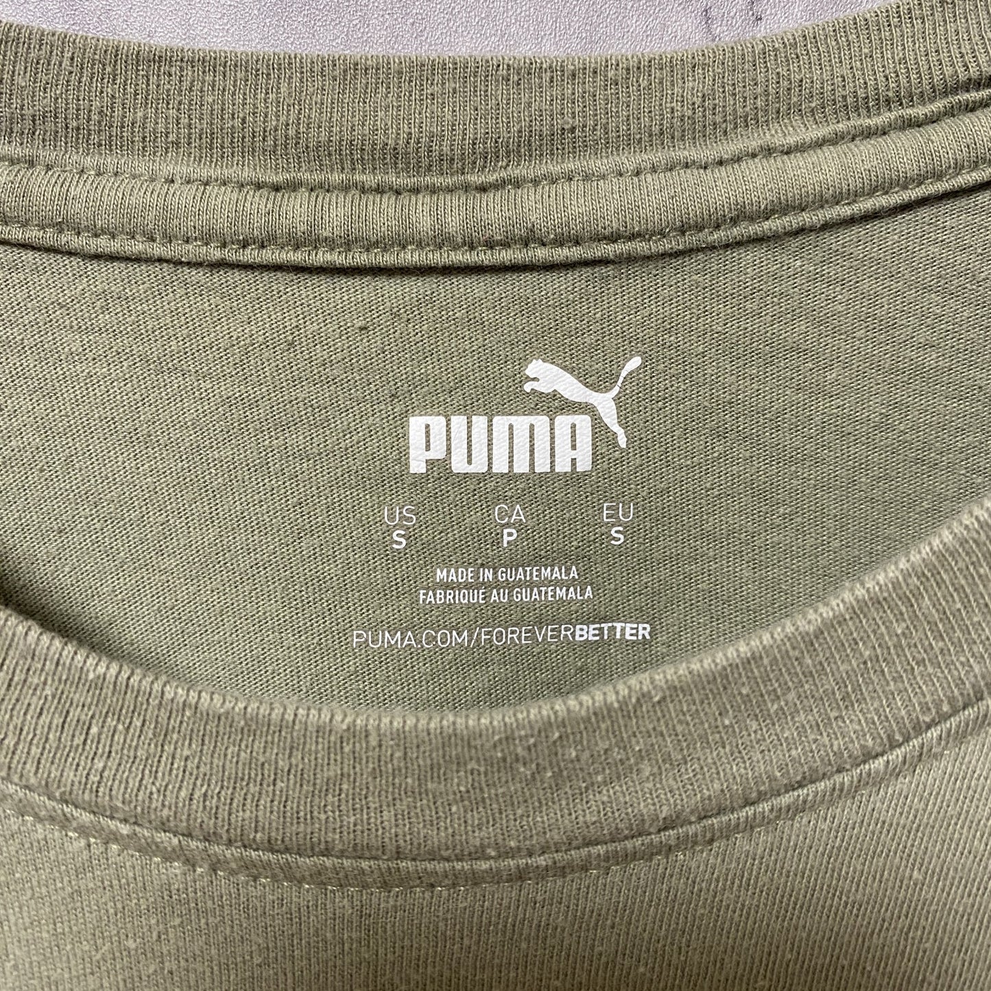 古着 used　PUMA　プーマ　半袖クルーネックプリントTシャツ　迷彩柄　カーキ　スポーティー　レトロデザイン　Mサイズ