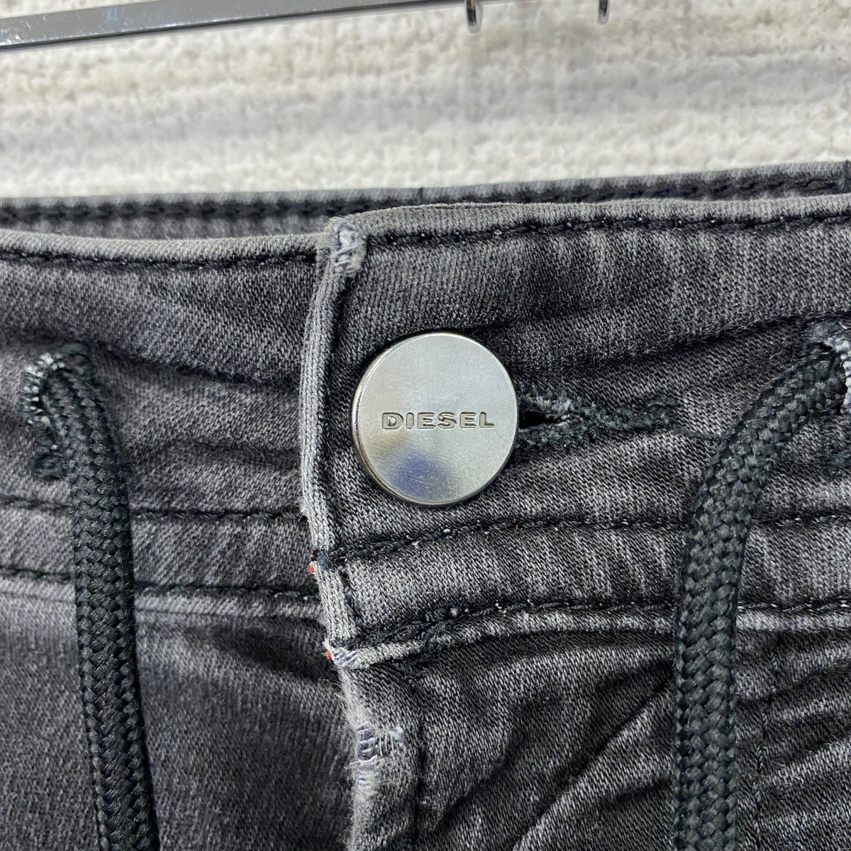 DIESEL　ディーゼル　ブラックデニムスキニーパンツ/ジーンズ　ボタンフライ　黒　ブラック　W28サイズ　古着
