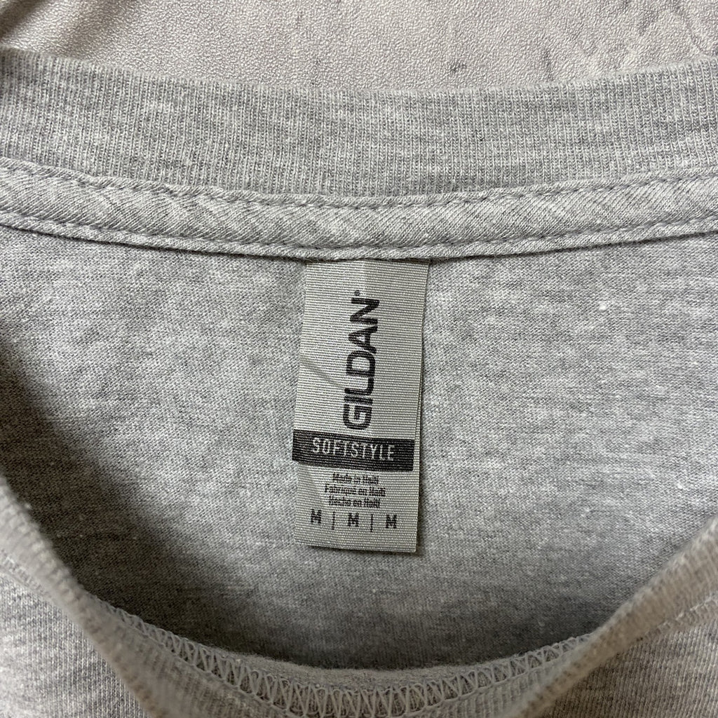 GILDAN　ギルダン　半袖プリントTシャツ　クルーネック　グレー　灰色　レトロデザイン　Mサイズ　古着