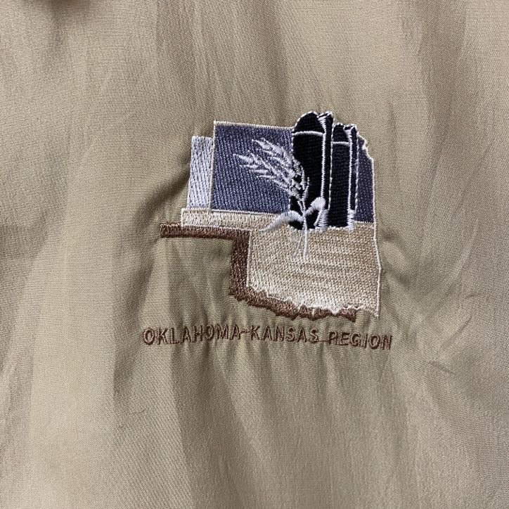 USA製　VCC　長袖ワンポイント刺繍ブルゾン　ジャンパー　ベージュ　オクラホマ州　カンザス州　2XLサイズ　古着