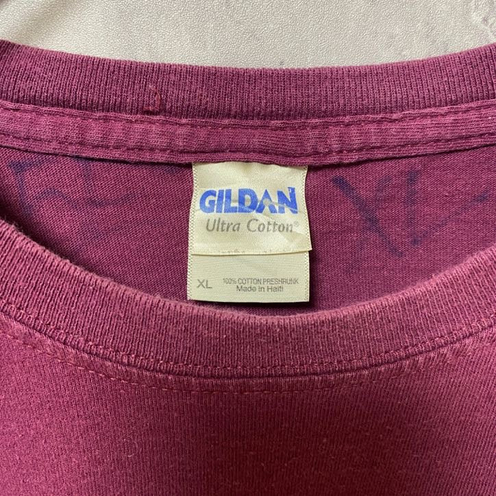 古着 used　GILDAN　ギルダン　半袖クルーネックプリントTシャツ　バックプリント　ワインレッド　オーバーサイズ　XLサイズ