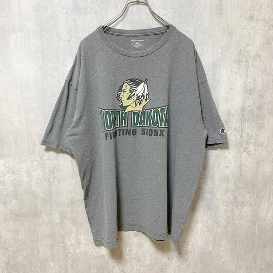 古着 used　Champion チャンピオン　半袖クルーネックプリントTシャツ　レトロデザイン　オーバーサイズ　XXLサイズ