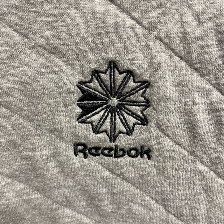 古着 used　Reebok　リーボック　長袖キルティングスウェット　トレーナー　黒　灰色　グレー　ワンポイントロゴ　Sサイズ