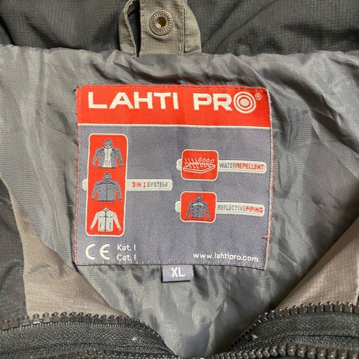 古着 used　LAHTI PRO　長袖マウンテンパーカー　ウィンドブレーカー　アウター　ハイネック　ビックシルエット　XLサイズ