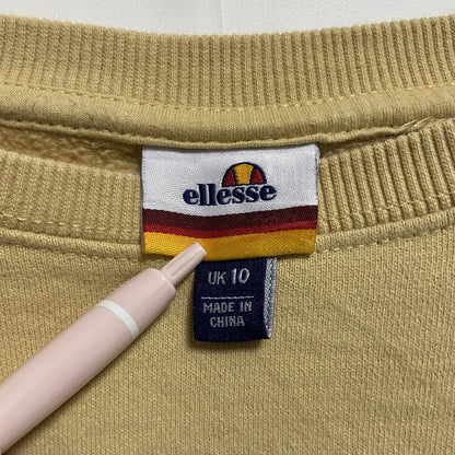 古着 used　ellesse エレッセ　長袖クルーネックワンポイントロゴプリントスウェット　トレーナー　ベージュ　EU38サイズ