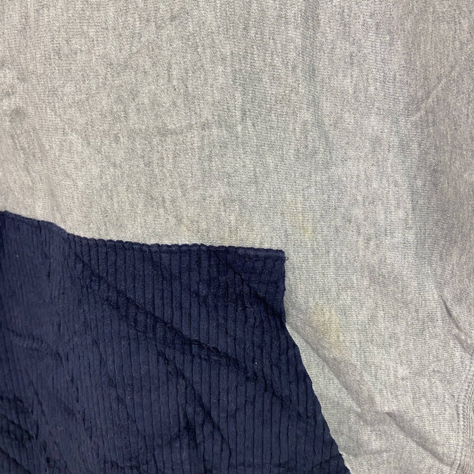 Champion　チャンピオン　スウェットパーカー/フーディー　切り替えカラー　デカロゴ　ワッペン　刺繍ロゴ　灰色　グレー　Lサイズ トレーナー スウェットトップス フード付き 古着