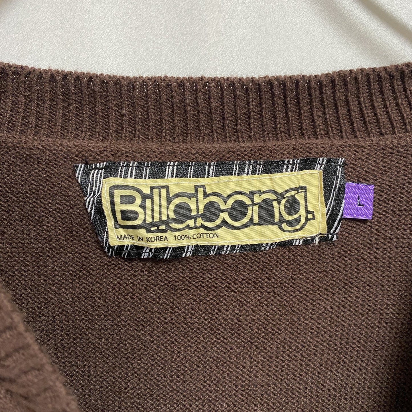 古着 used　Billabong　ビラボン　長袖ワンポイント刺繍ニット　セーター　Vネック　茶色　ブラウン　秋冬服　Lサイズ