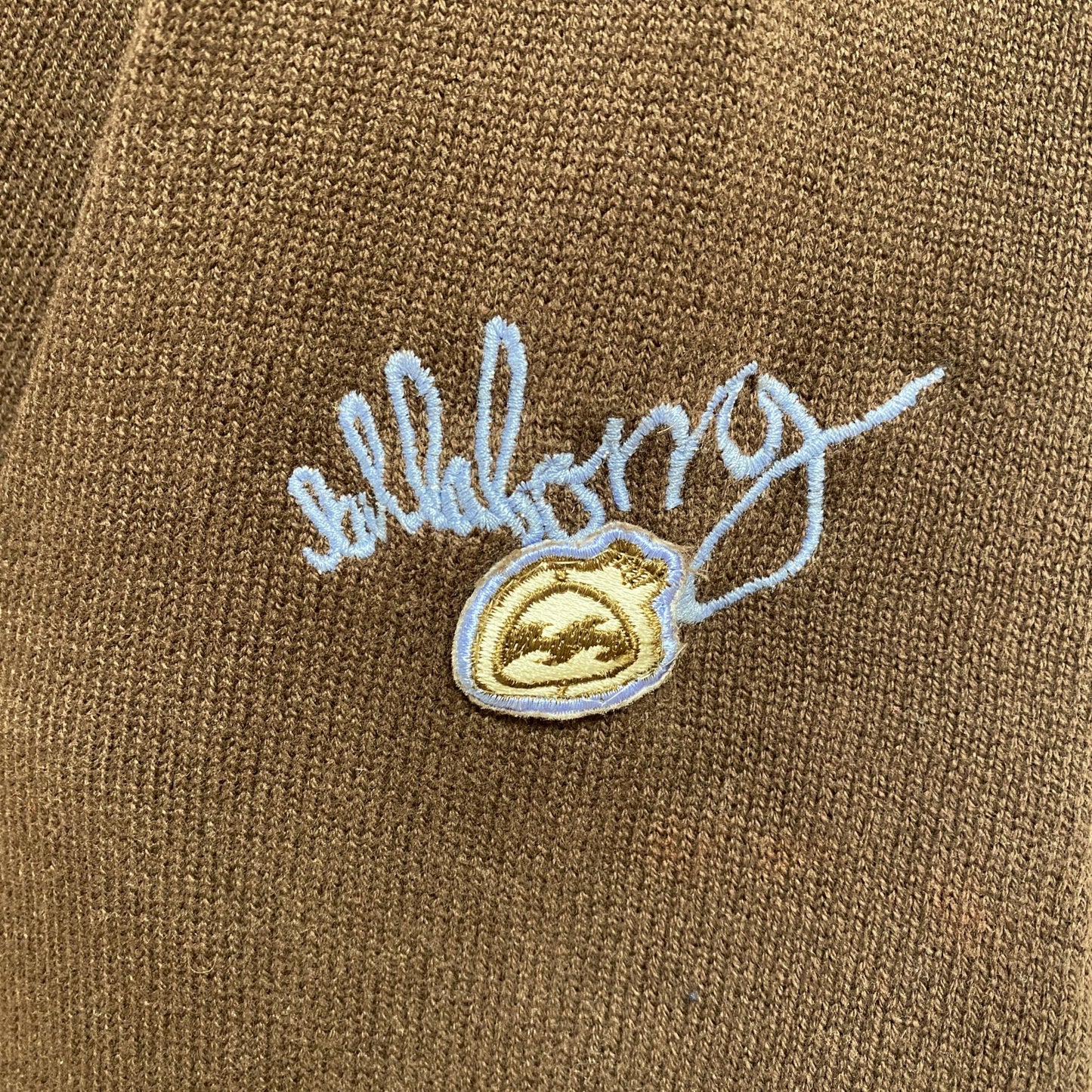 古着 used　Billabong　ビラボン　長袖ワンポイント刺繍ニット　セーター　Vネック　茶色　ブラウン　秋冬服　Lサイズ