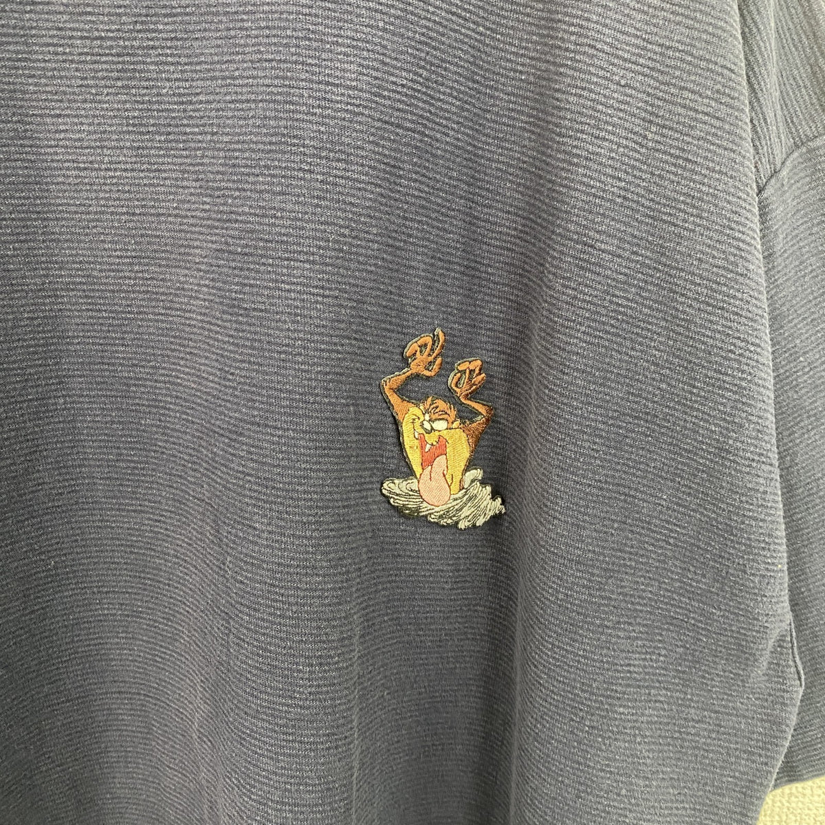 90s　LOONY TUNES　ルーニー・テューンズ　半袖ワンポイントTシャツ　刺繍　タズマニアンデビル ヴィンテージ カットソー メンズ 古着