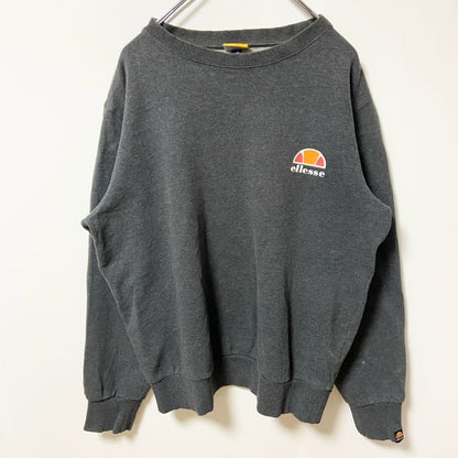 古着 used　ellesse エレッセ　長袖ワンポイントロゴスウェット　トレーナー　秋冬服　ダークグレー　Lサイズ