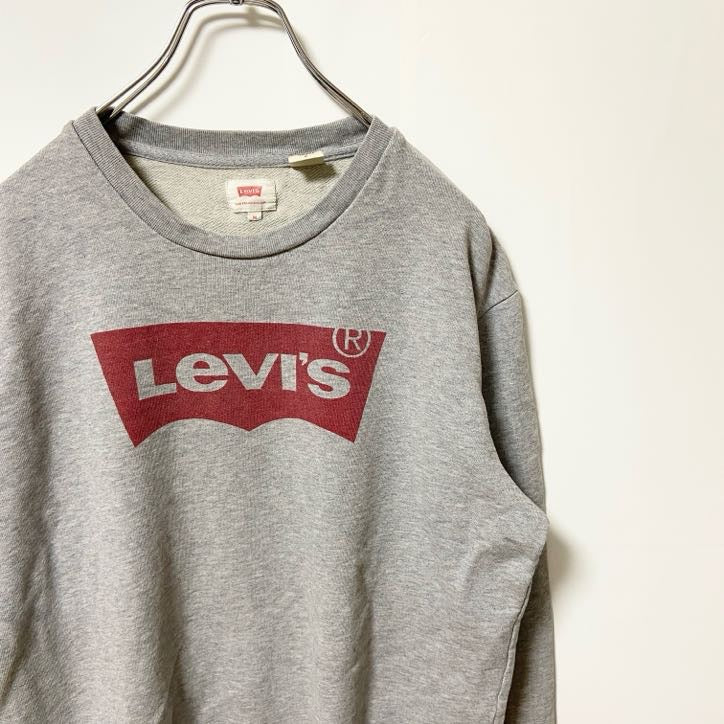 古着 used　Levi's リーバイス　長袖ロゴプリントスウェット　トレーナー　グレー　灰色　クルーネック　秋冬服　Mサイズ