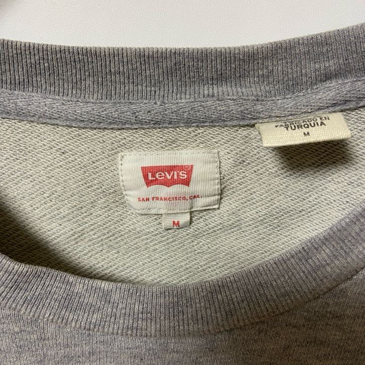 古着 used　Levi's リーバイス　長袖ロゴプリントスウェット　トレーナー　グレー　灰色　クルーネック　秋冬服　Mサイズ