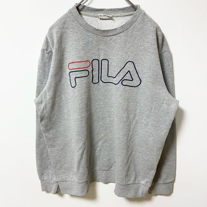 古着 used　FILA フィラ　長袖ロゴプリントスウェット　トレーナー　グレー　灰色　クルーネック　秋冬服　Mサイズ