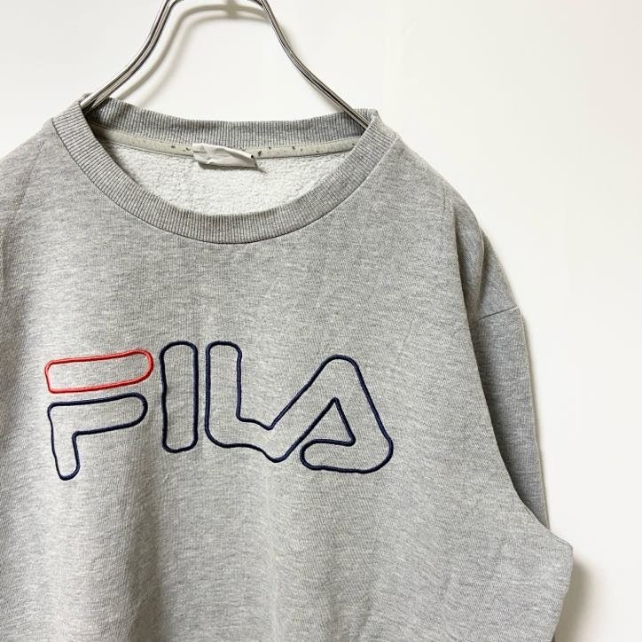 古着 used　FILA フィラ　長袖ロゴプリントスウェット　トレーナー　グレー　灰色　クルーネック　秋冬服　Mサイズ