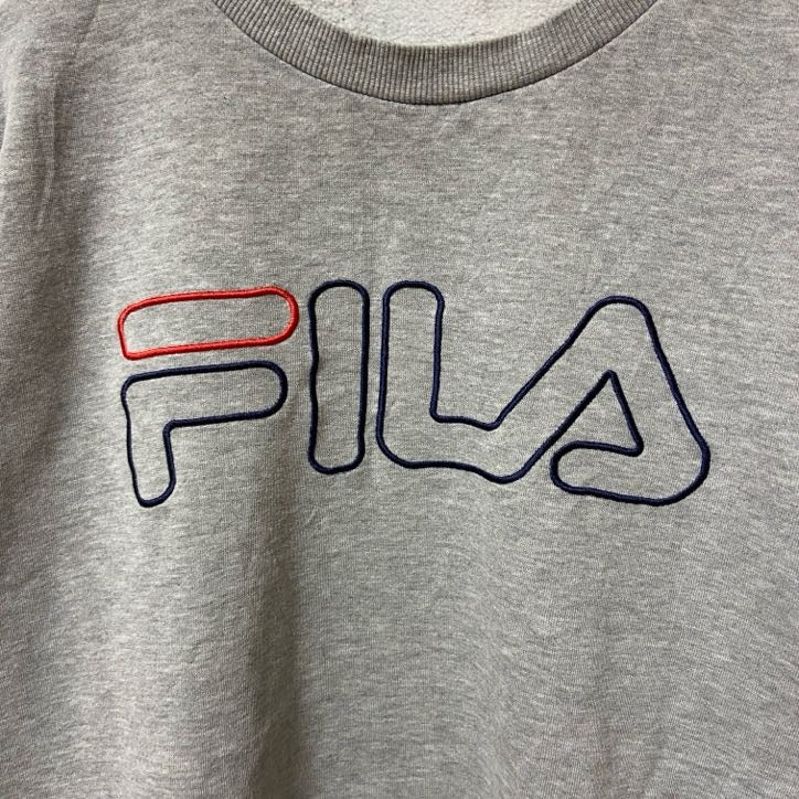 古着 used　FILA フィラ　長袖ロゴプリントスウェット　トレーナー　グレー　灰色　クルーネック　秋冬服　Mサイズ