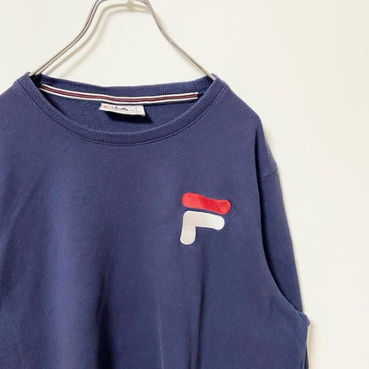 古着 used　FILA フィラ　長袖ワンポイントロゴ刺繍スウェット　トレーナー　ネイビー　クルーネック　秋冬服　XLサイズ