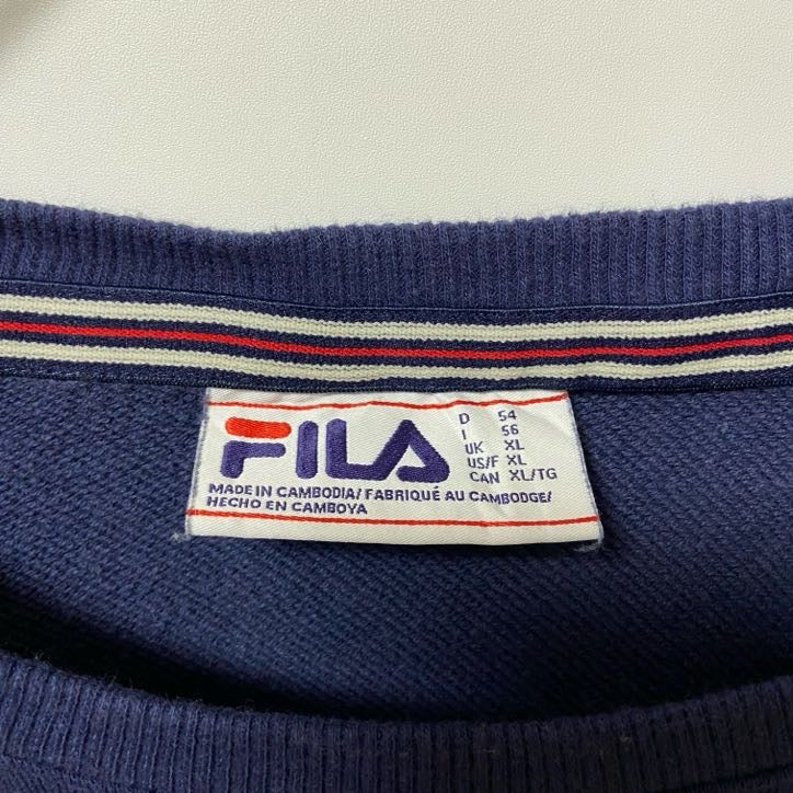 古着 used　FILA フィラ　長袖ワンポイントロゴ刺繍スウェット　トレーナー　ネイビー　クルーネック　秋冬服　XLサイズ