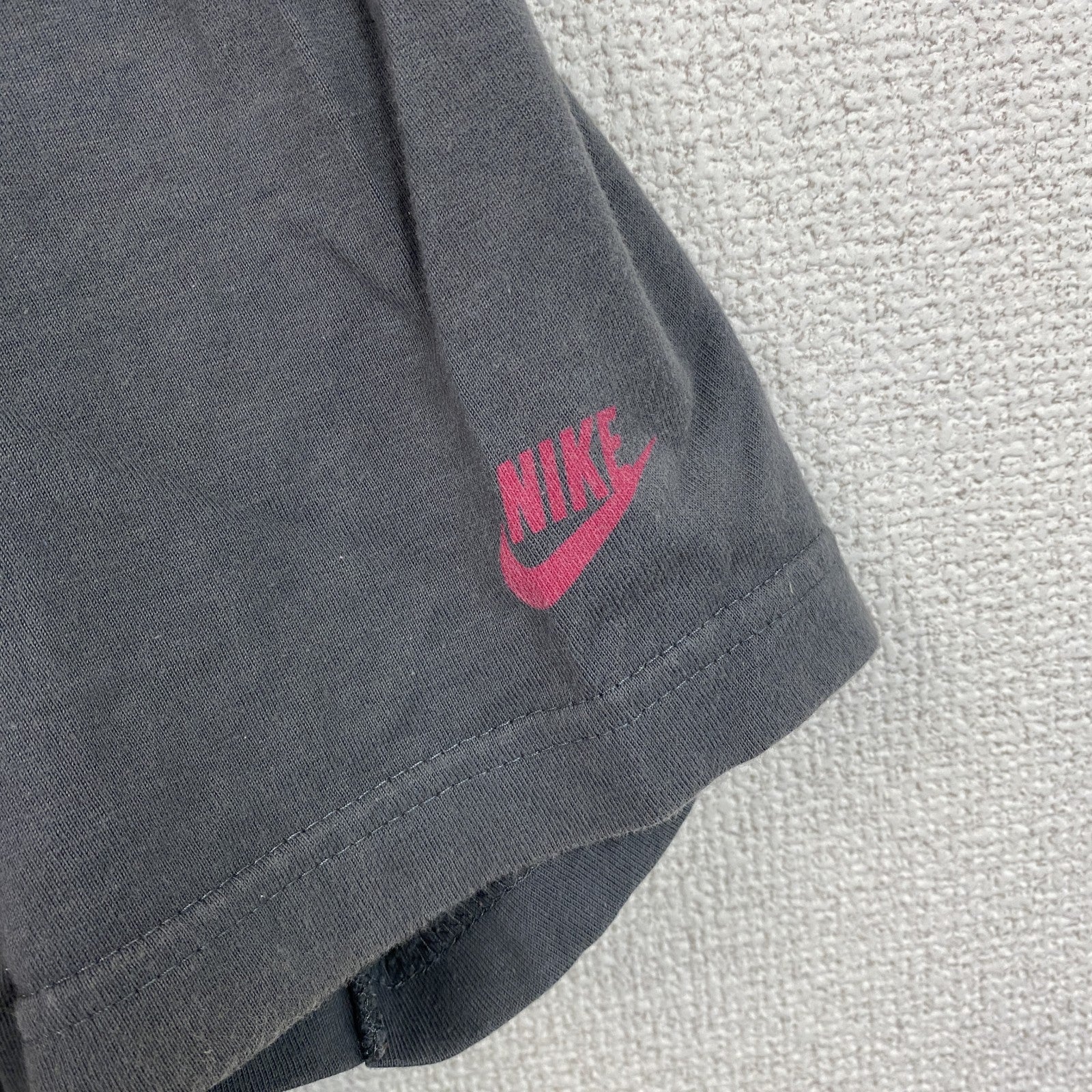 ナイキ　NIKE　半袖プリントTシャツ　スニーカー　灰色　グレー　クルーネック　レトロデザイン　Sサイズ　古着