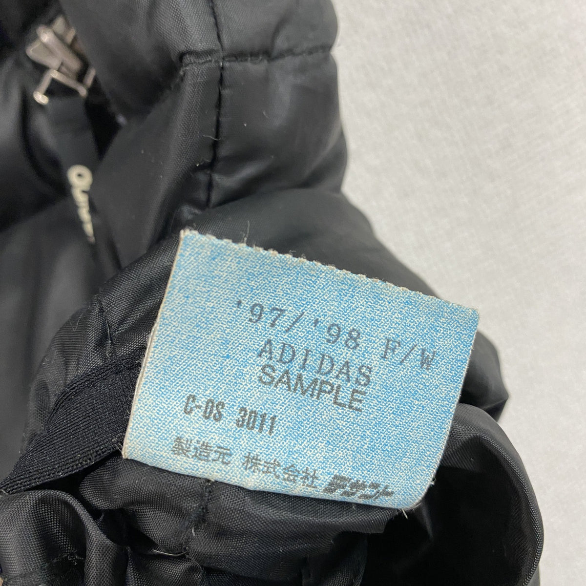 90s　adidas　アディダス　デサント　フルジップダウンベスト　ヴィンテージ　黒　ブラック　140サイズ　古着