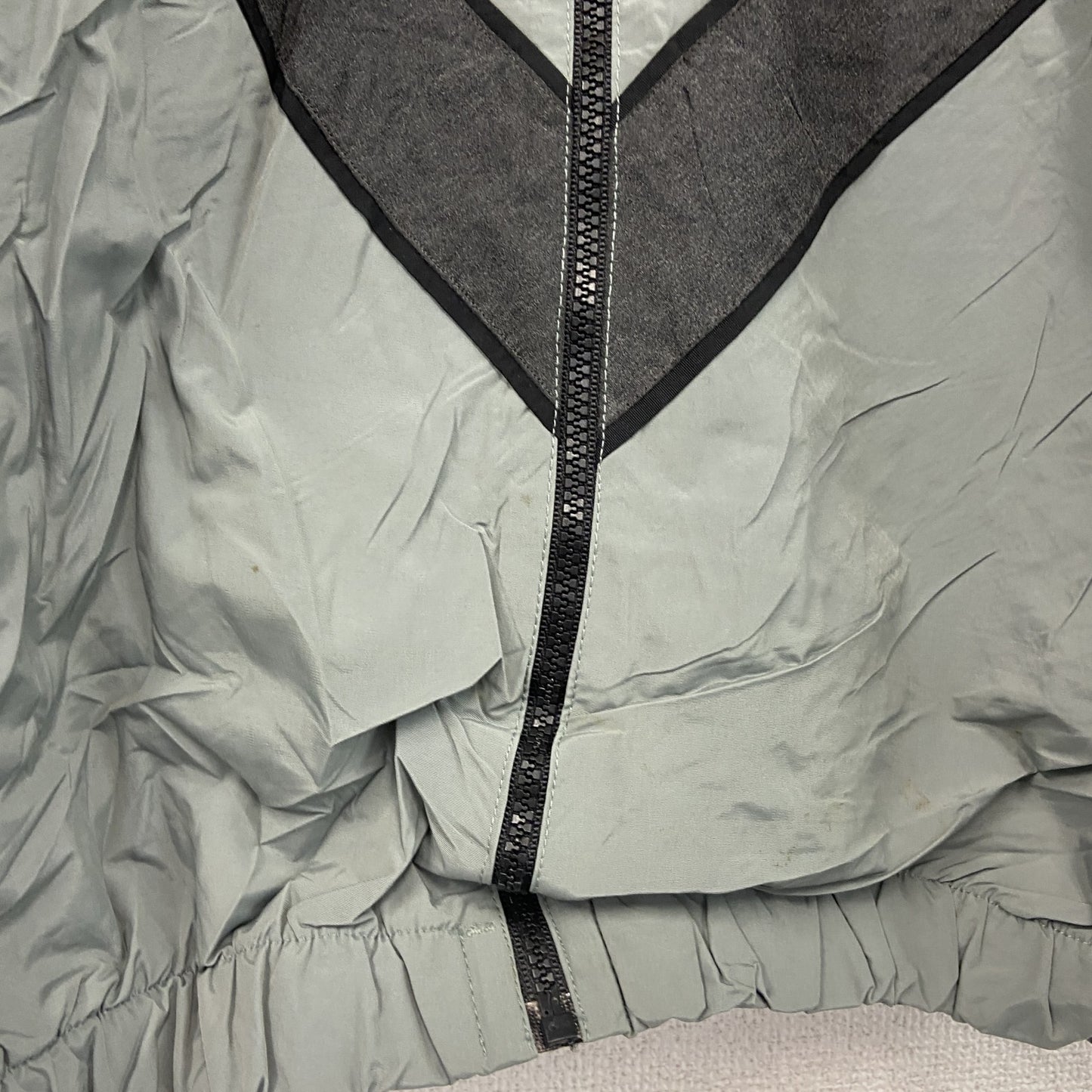 米軍　U.S.ARMY　トレーニングジャケット　ナイロンジャケット　グレー　Mサイズ