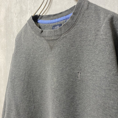 古着 used　IZOD アイゾッド　長袖ワンポイントロゴ刺繍スウェット　トレーナー　Vガゼット　グレー　秋冬服　Mサイズ