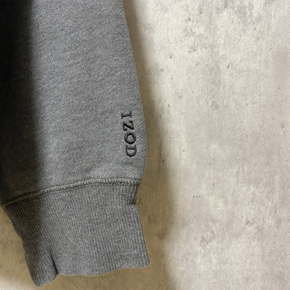 古着 used　IZOD アイゾッド　長袖ワンポイントロゴ刺繍スウェット　トレーナー　Vガゼット　グレー　秋冬服　Mサイズ