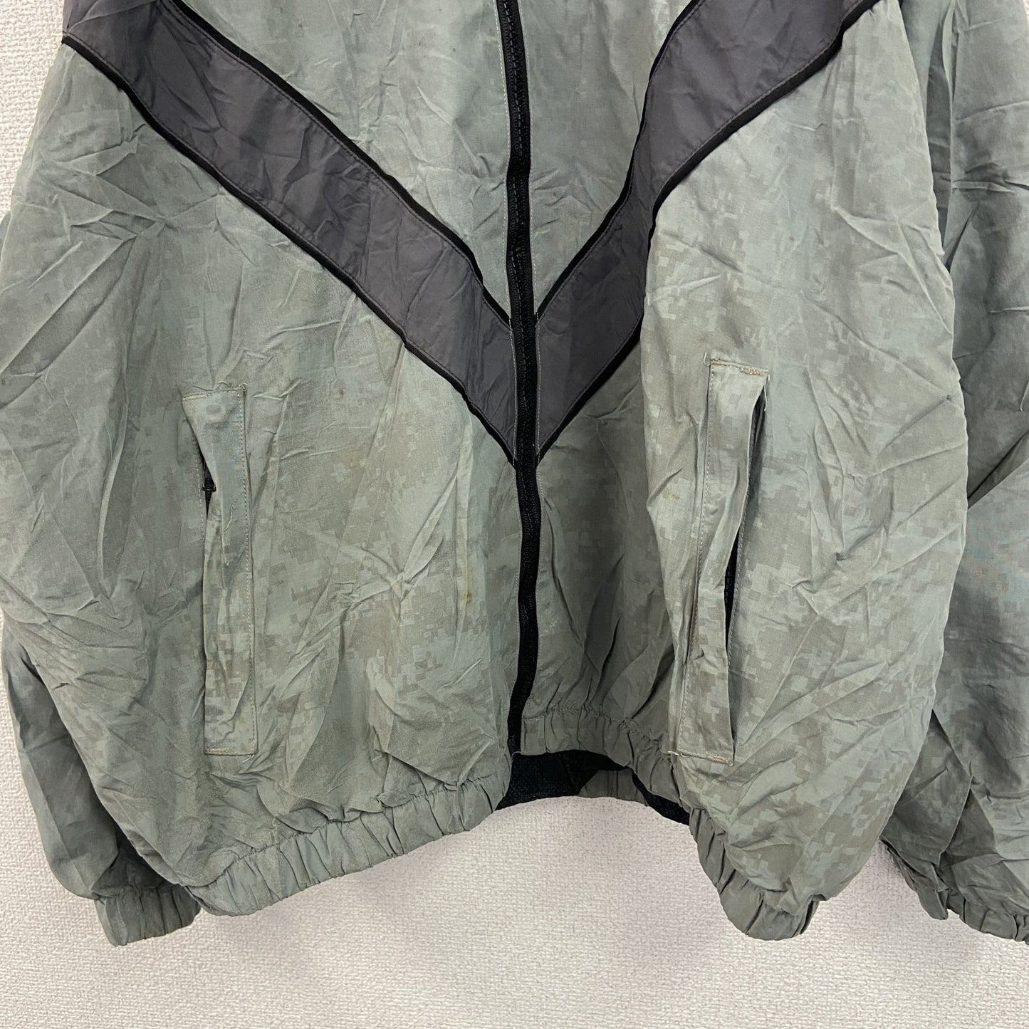 米軍　U.S.ARMY　トレーニングジャケット　ナイロンジャケット　デジカモ　グレー　Lサイズ