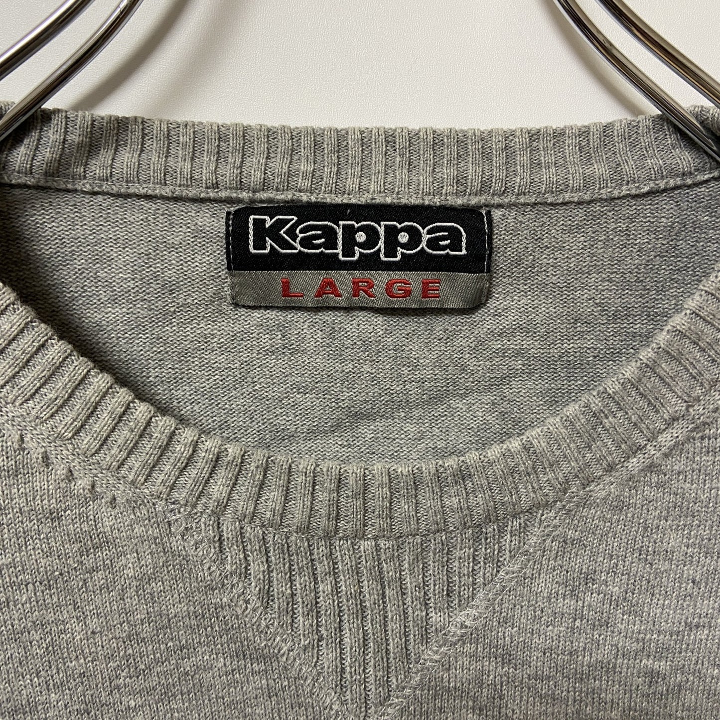 古着 used　Kappa カッパ　長袖Vガゼットニット　セーター　ワンポイントロゴ刺繍　グレー　灰色　秋冬服　Lサイズ