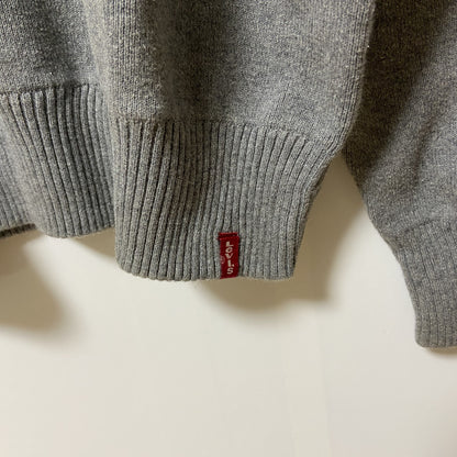 古着 used　Levi’s　リーバイス　長袖Vネックニット　セーター　無地　グレー　灰色　シンプル　Mサイズ