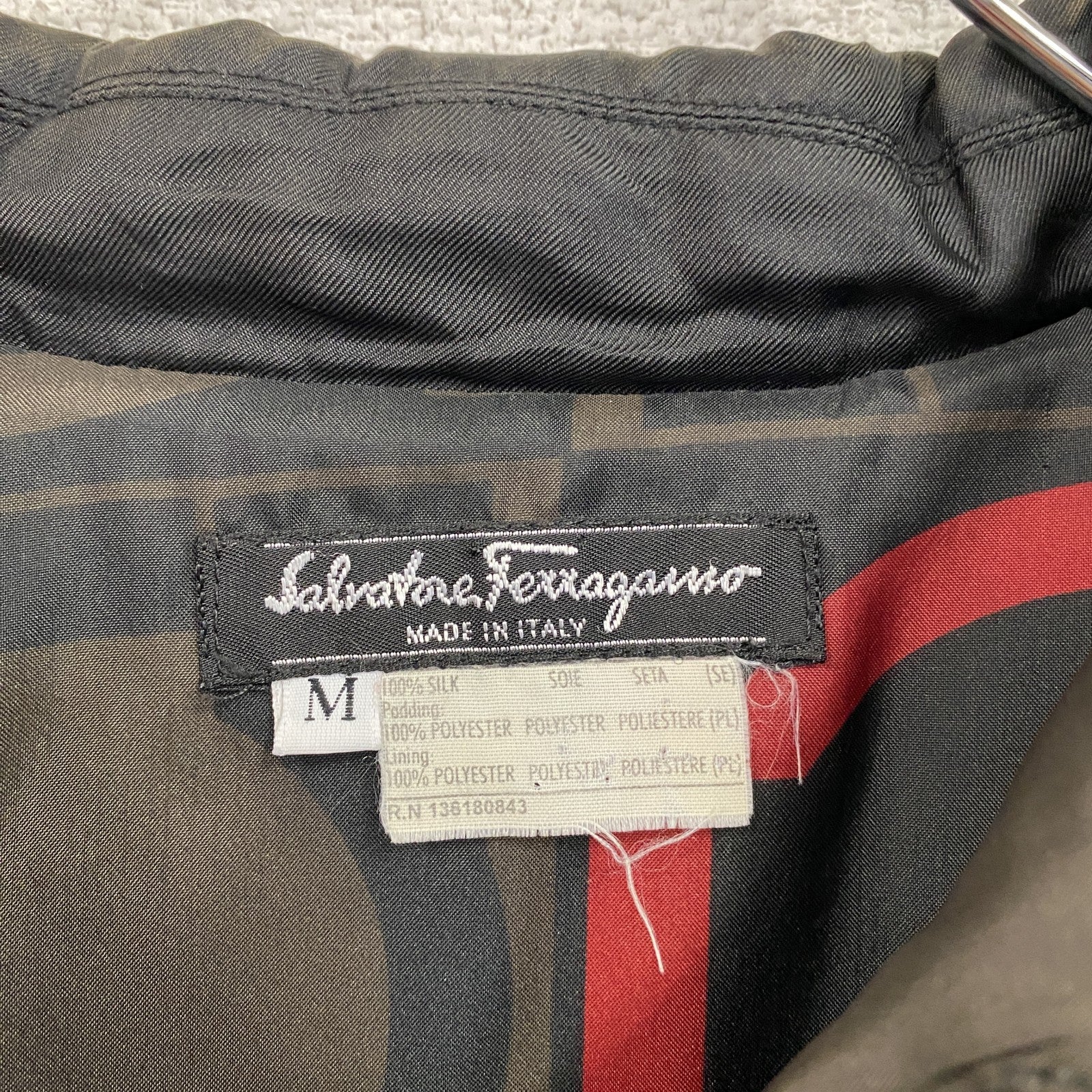 Salvatore Ferragamo　サルヴァトーレフェラガモ　キルティングジャケット　中綿入り　黒　ブラック　Mサイズ　古着