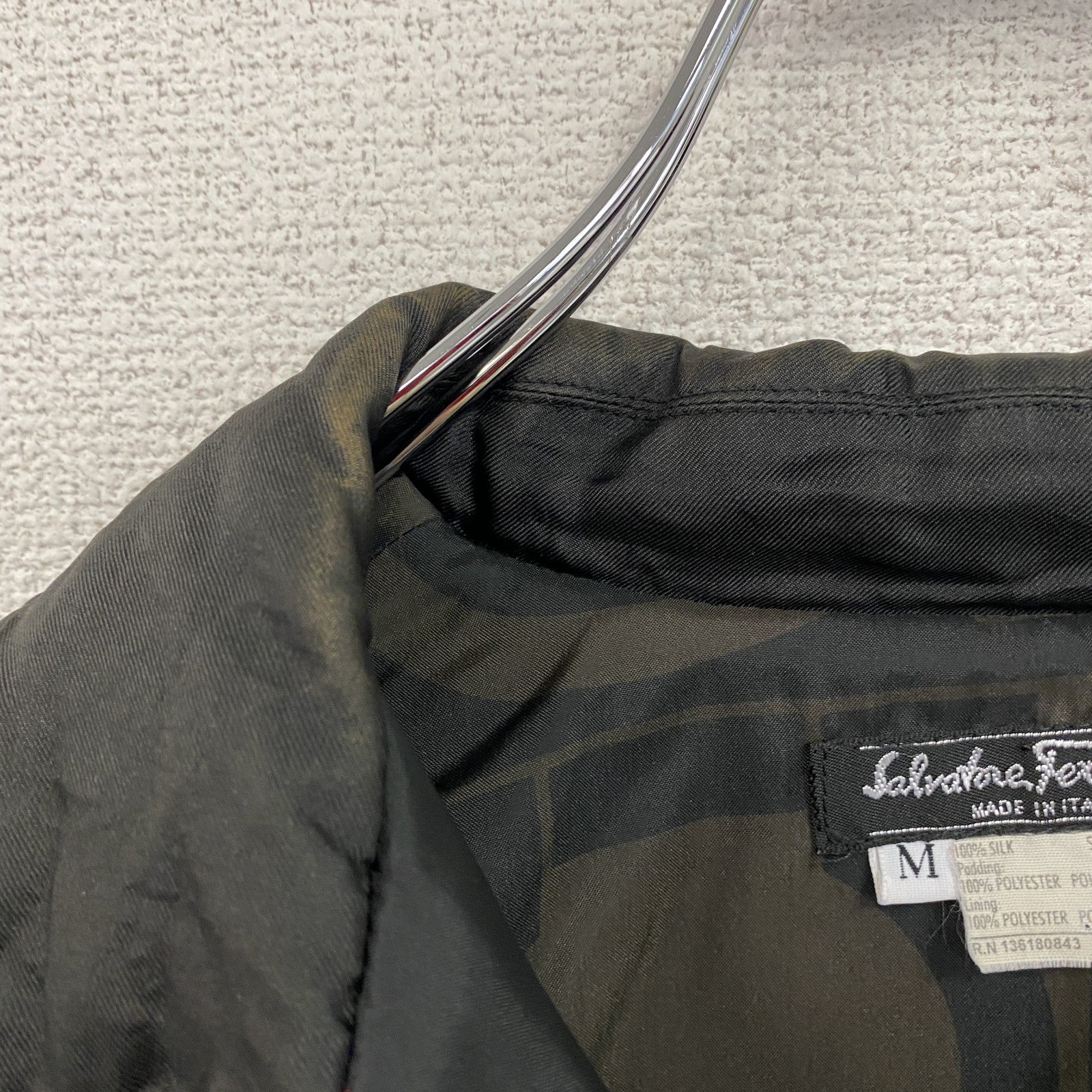 Salvatore Ferragamo　サルヴァトーレフェラガモ　キルティングジャケット　中綿入り　黒　ブラック　Mサイズ　古着