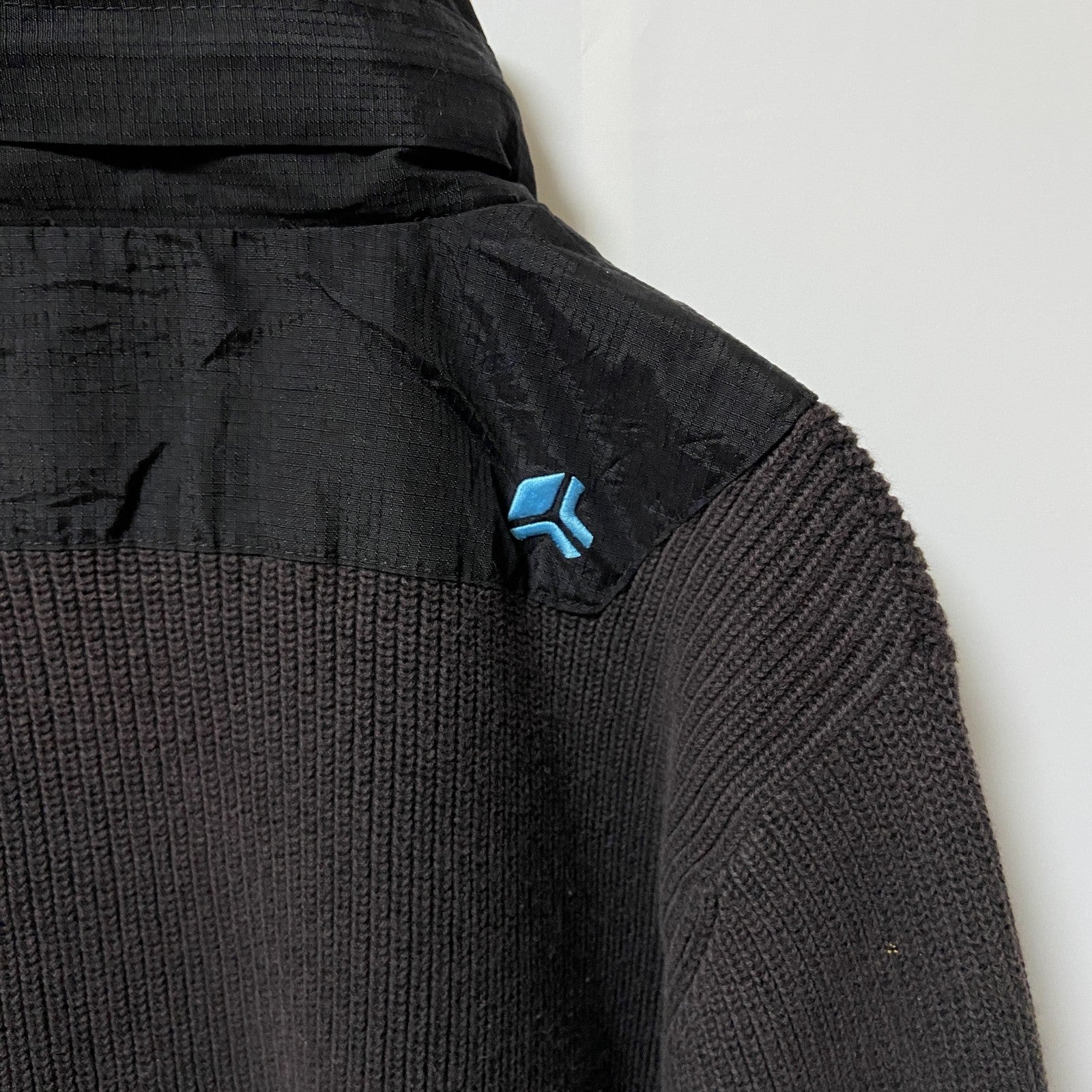 puma　プーマ　フルジップニットセーター　異素材切り替え　ワンポイント　刺繍ロゴ　Sサイズ　古着