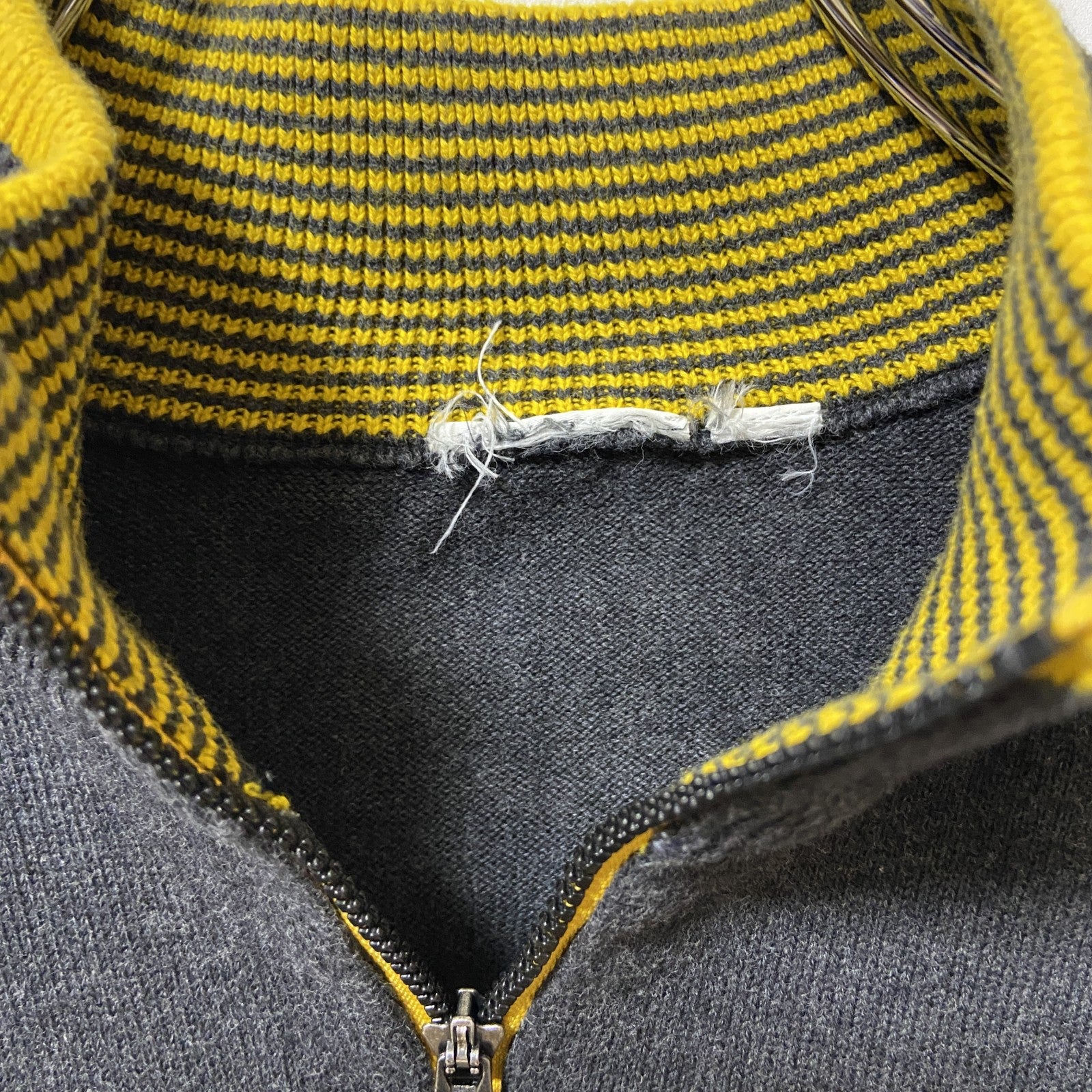 puma プーマ　長袖ハーフジップニット　セーター　ワンポイントロゴ刺繍　ライン　カラフル　Sサイズ　古着