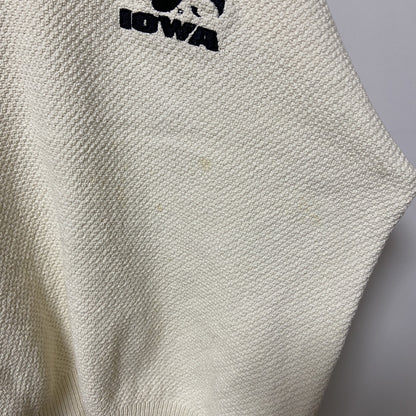 古着 used　Champion チャンピオン　長袖Vネックニット　セーター　ワンポイント刺繍　lowa　XLサイズ