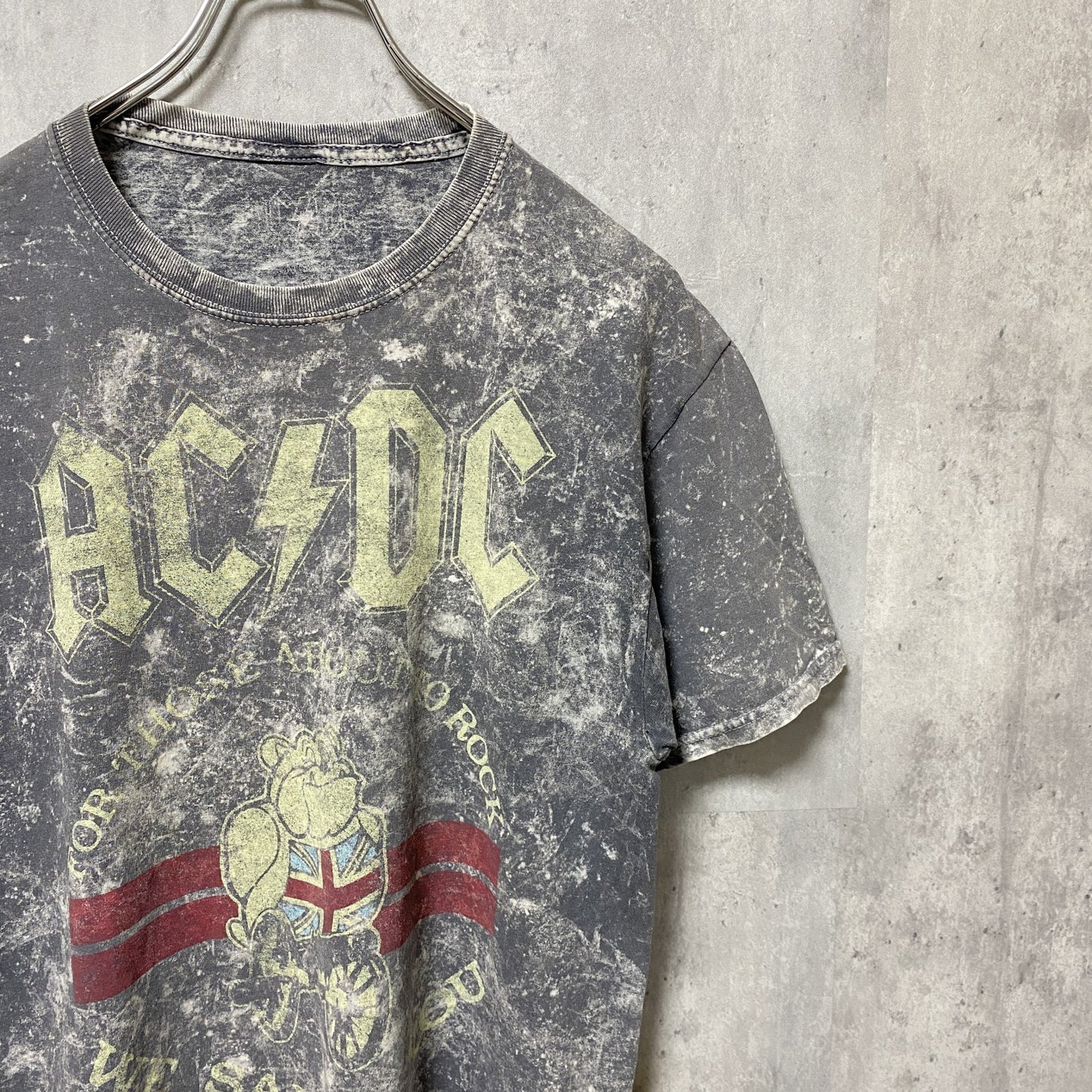 古着 used　ACDC TOUR　半袖バンドプリントTシャツ　タイダイ柄　クルーネック　ダークグレー　白　Mサイズ