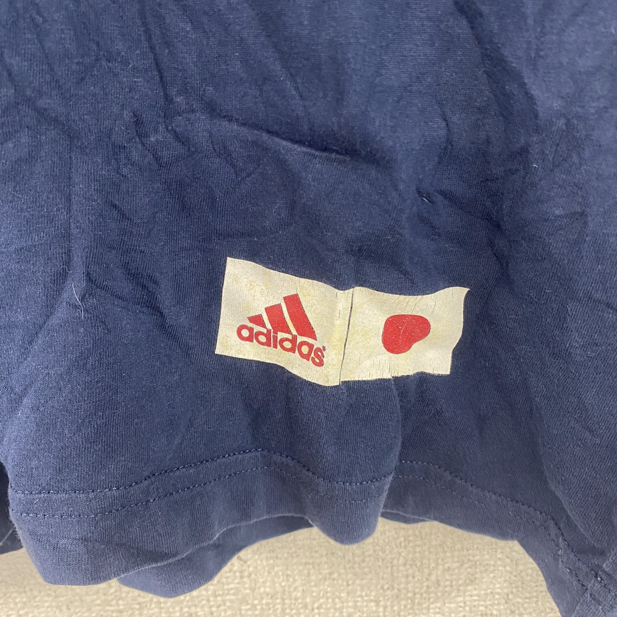 00s　adidas　アディダス　FIFAワールドカップ　半袖プリントTシャツ　Vネック　パフォーマンスロゴ　日の丸　漢字プリント　ヴィンテージ　紺　ネイビー　古着