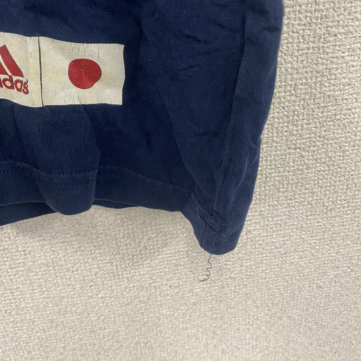 00s　adidas　アディダス　FIFAワールドカップ　半袖プリントTシャツ　Vネック　パフォーマンスロゴ　日の丸　漢字プリント　ヴィンテージ　紺　ネイビー　古着