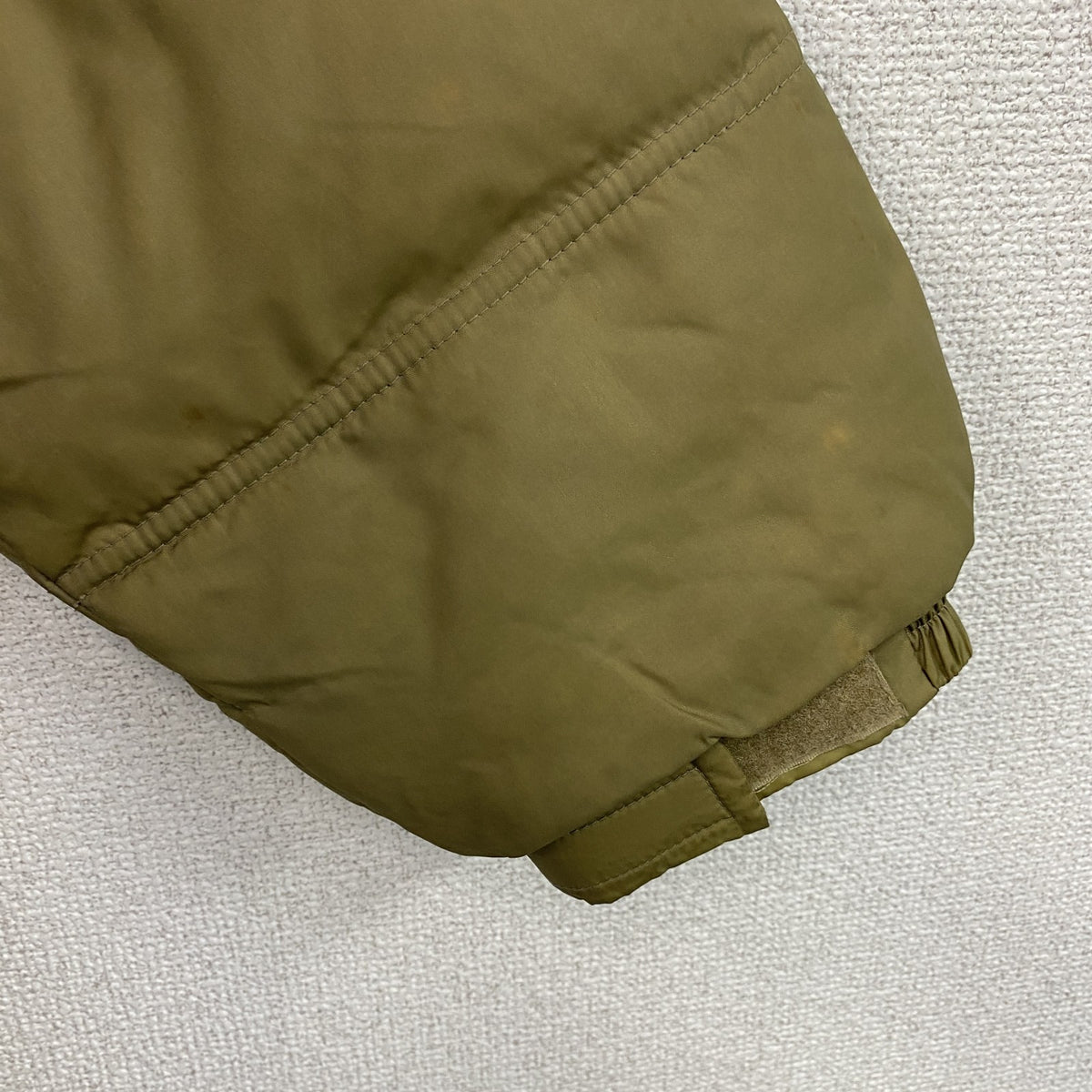 GT HAWKINS　ダウンパーカー　ダウンジャケット　ダウン90％　カーキ　Mサイズ　古着