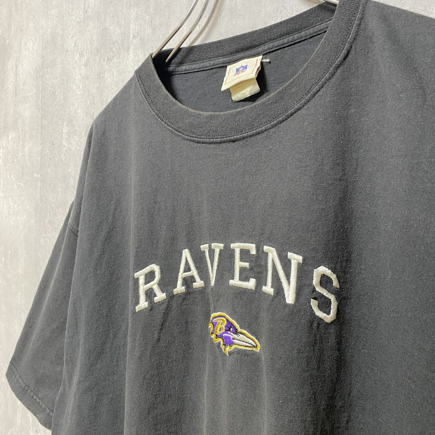 古着 used　NFL　RAVENS　レイブンズ　半袖オフィシャル刺繍Ｔシャツ　フットボール　黒　ブラック　ビッグシルエット